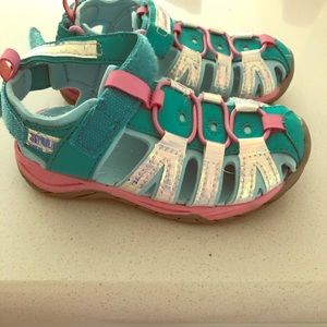 Cat & Jack water shoes (little girl)